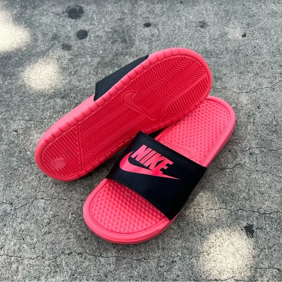 WMNS NIKE BENASSI SLIDES JUSTDO IT BLACK HYPER PUNCH JDI