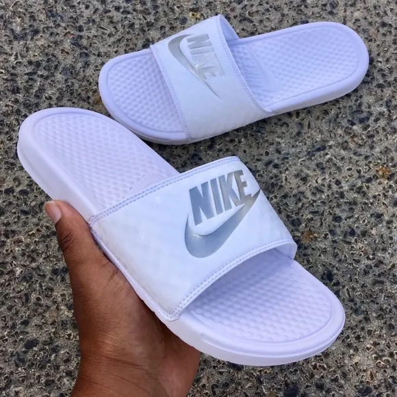 WMNS NIKE BENASSI SLIDES JUSTDO IT WHITES SILVERS