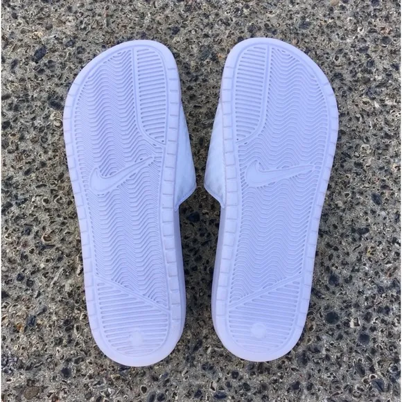 WMNS NIKE BENASSI SLIDES JUSTDO IT WHITES SILVERS