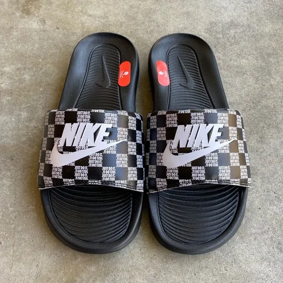 WMNS NIKE VICTORI ONE SLIDES JUSTDO IT WHITES PRINTS