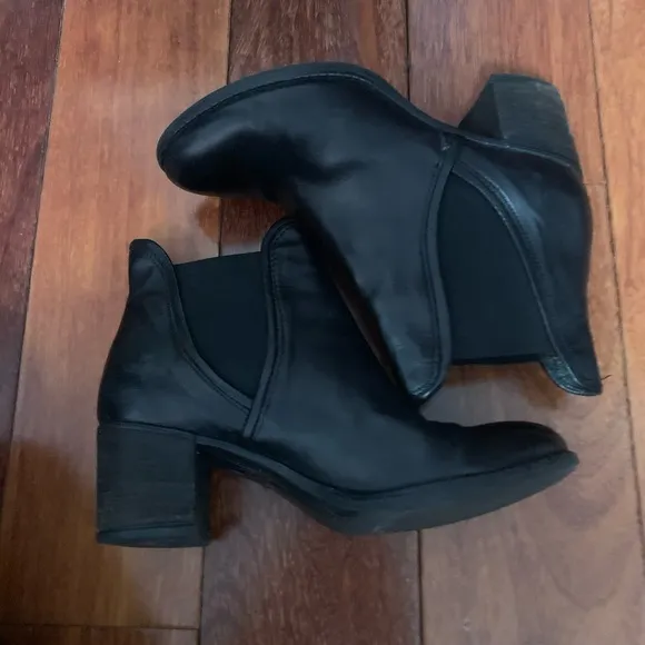Women leather boots