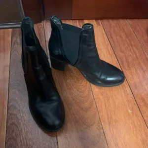 Women leather boots