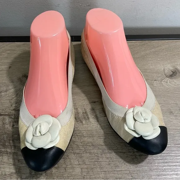 Women's CHANEL Ivory LEATHER Black CAP TOE Ballet Flats DESIGNER Shoes 37.5