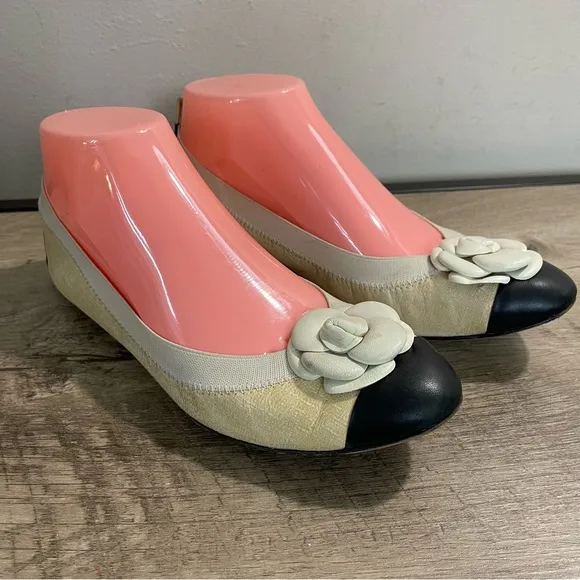 Women's CHANEL Ivory LEATHER Black CAP TOE Ballet Flats DESIGNER Shoes 37.5
