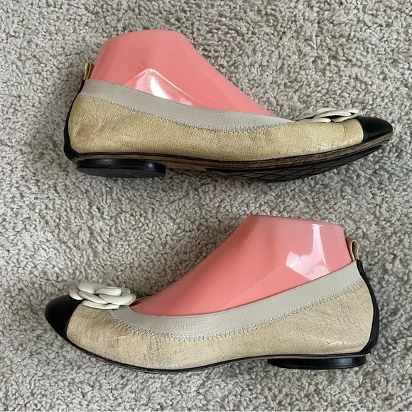 Women's CHANEL Ivory LEATHER Black CAP TOE Ballet Flats DESIGNER Shoes 37.5