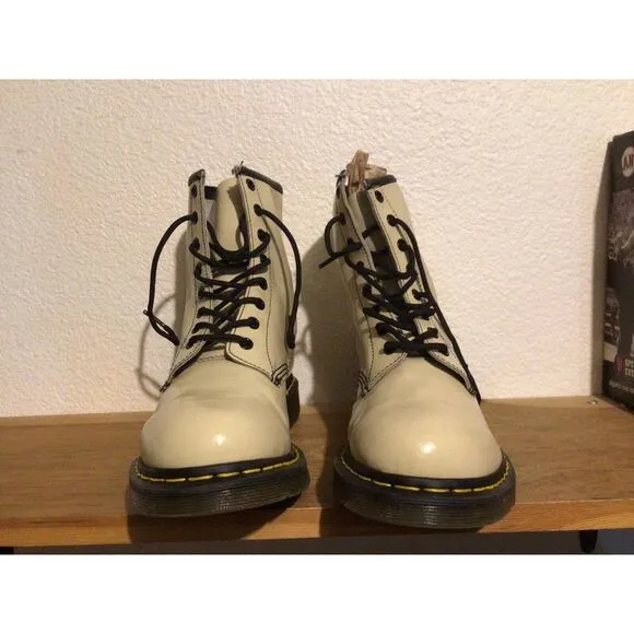 Womens Dr. Martens Cream 1460 Porcelain Sz 11 Patent Leather Lace Up Ankle Boots