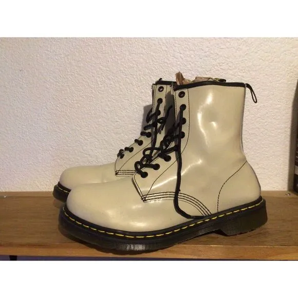 Womens Dr. Martens Cream 1460 Porcelain Sz 11 Patent Leather Lace Up Ankle Boots