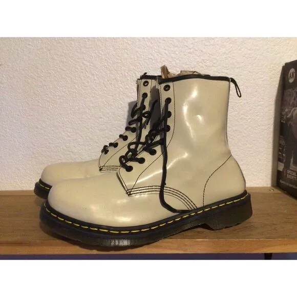Womens Dr. Martens Cream 1460 Porcelain Sz 11 Patent Leather Lace Up Ankle Boots