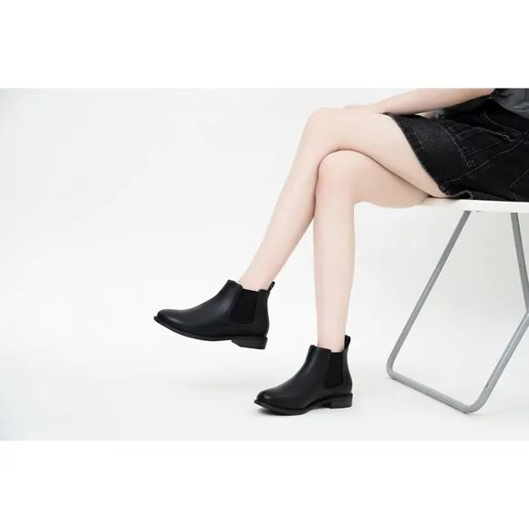 Women's Fall Flat Chelsea Boots Black Polyurethane Comfortable Short Ankle Boots