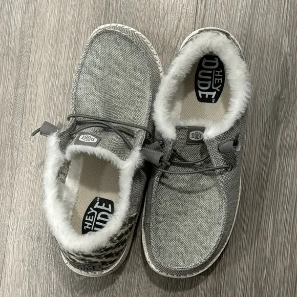 Women’s Hey Dude Slip On Shoe Gray Size 7 Wendy Warmth Faux Fur