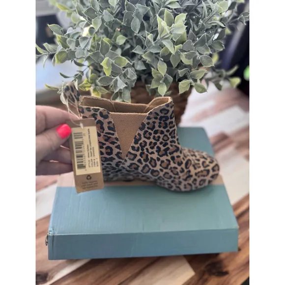 Women's TOMS Leopard Print Ankle Boots Size 7