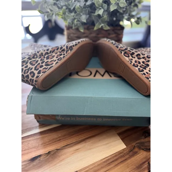 Women's TOMS Leopard Print Ankle Boots Size 7