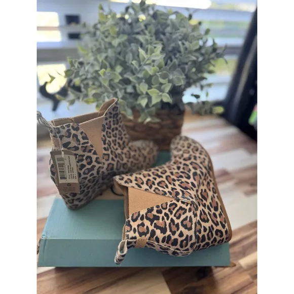 Women's TOMS Leopard Print Ankle Boots Size 7