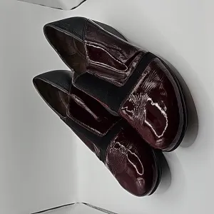 Wonders burgundy and black wedge slip on shoes size 42 European