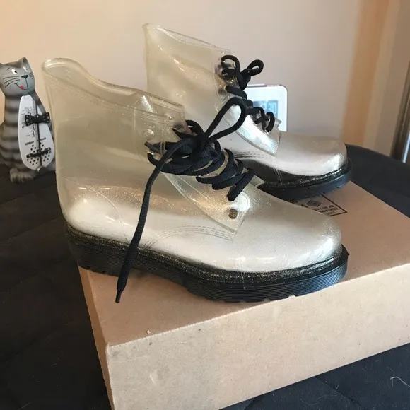 Workshop rain boots