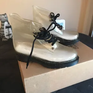Workshop rain boots