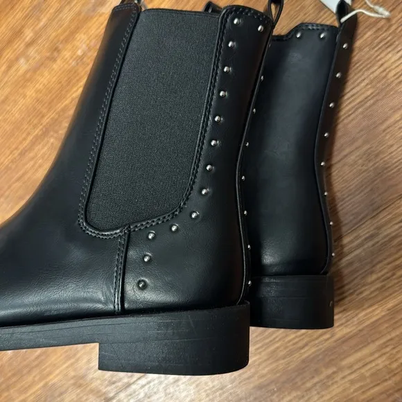 ZARA ankle boots (about a ladies size 5)