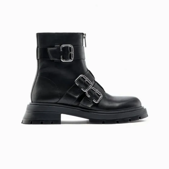 ZARA low heeled Leather ankle boots with buckles