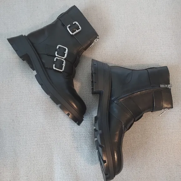 ZARA low heeled Leather ankle boots with buckles