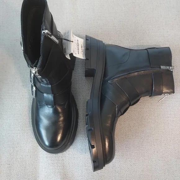 ZARA low heeled Leather ankle boots with buckles