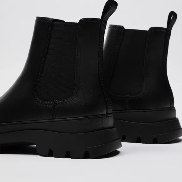 ZARA THICK SOLE ANKLE BOOTS SZ 7