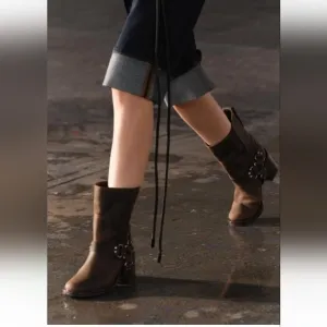 Zara Wide Heeled Leather Ankle boots with Removable Buckle Sz-9