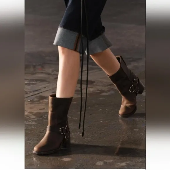 Zara Wide Heeled Leather Ankle boots with Removable Buckle Sz-9