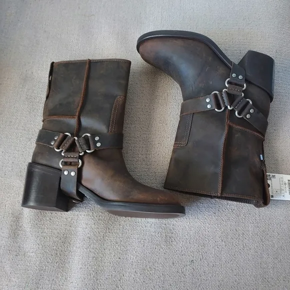Zara Wide Heeled Leather Ankle boots with Removable Buckle Sz-9