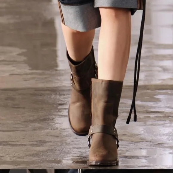 Zara Wide Heeled Leather Ankle boots with Removable Buckle Sz-9