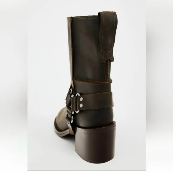 Zara Wide Heeled Leather Ankle boots with Removable Buckle Sz-9