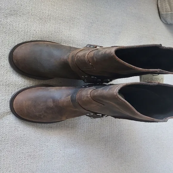 Zara Wide Heeled Leather Ankle boots with Removable Buckle Sz-9