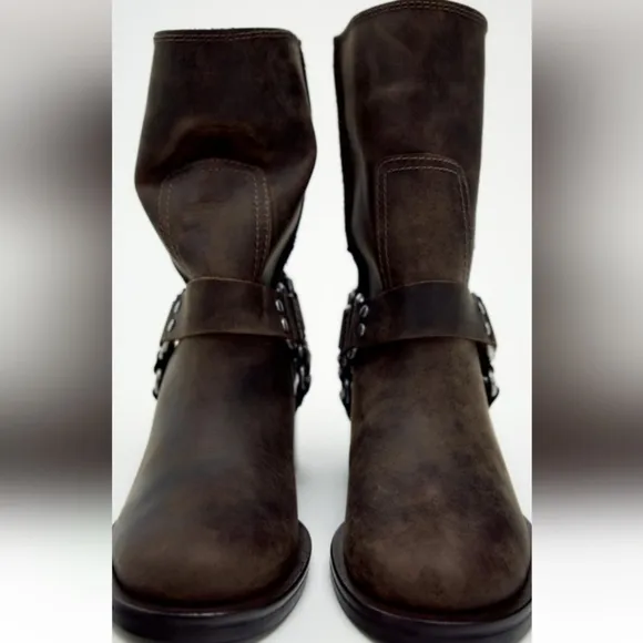 Zara Wide Heeled Leather Ankle boots with Removable Buckle Sz-9