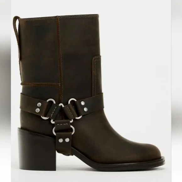 Zara Wide Heeled Leather Ankle boots with Removable Buckle Sz-9